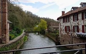 Saint Jean Pied De Port. Centre Ville. Rue Pietonne